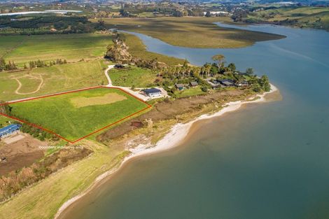 Photo of property in 23a Pahoia Beach Road, Whakamarama, 3172