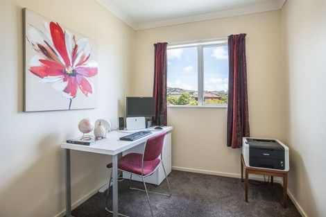 Photo of property in 3 Routeburn Avenue, Aotea, Porirua, 5024