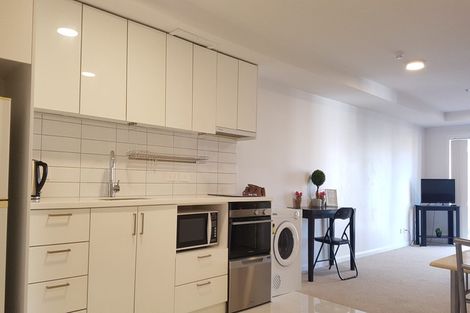 Photo of property in 2/37 Shakespeare Road, Milford, Auckland, 0620