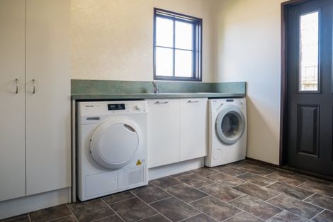 Photo of property in 1 Treadwell Street, Springvale, Whanganui, 4501