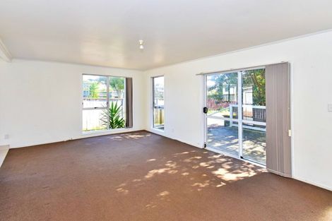 Photo of property in 31 Becker Drive, Weymouth, Auckland, 2103