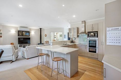 Photo of property in 10 Ringwood Place, Whitianga, 3510