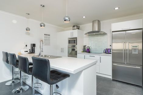 Photo of property in 58 Sunstone Crescent, Brown Owl, Upper Hutt, 5018