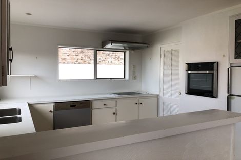 Photo of property in 2/127 Stapleford Crescent, Browns Bay, Auckland, 0630