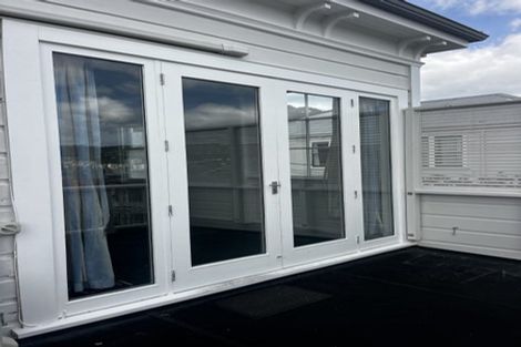 Photo of property in 16 Austin Street, Mount Victoria, Wellington, 6011