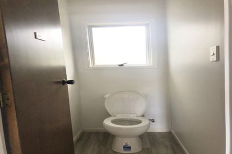 Photo of property in 18 Halldene Terrace, Red Beach, 0932