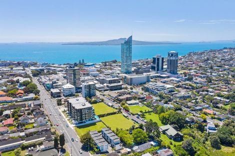 Photo of property in Frank Sargeson Apts, 202/74 Anzac Street, Takapuna, Auckland, 0622