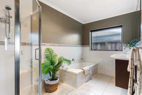 Photo of property in 32 Popata Close, Papamoa Beach, Papamoa, 3118