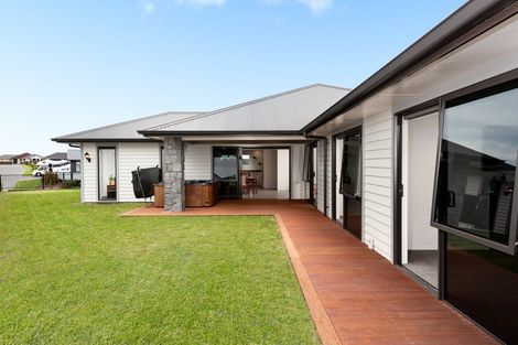 Photo of property in 2 Greystone Place, Omokoroa, 3114