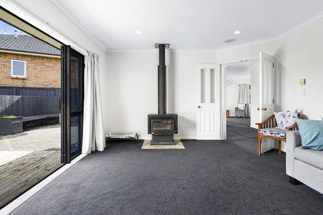 Photo of property in 5 Guernsey Place, Grandview Heights, Hamilton, 3200