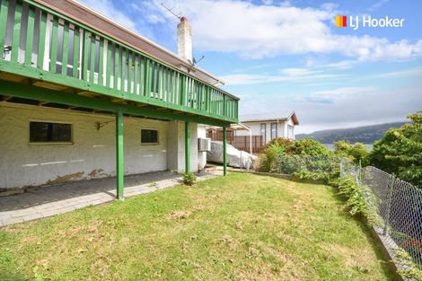 Photo of property in 15 Porterfield Street, Macandrew Bay, Dunedin, 9014