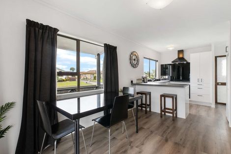Photo of property in 24a Edgewater Parade, Waiuku, 2123