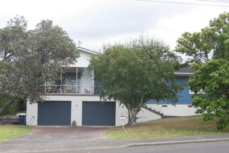 Photo of property in 37 Chivalry Road, Glenfield, Auckland, 0629