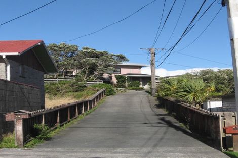 Photo of property in 14 Kenmore Street, Newlands, Wellington, 6037