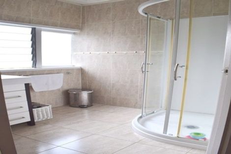 Photo of property in 2/6 Rothesay Bay Road, Rothesay Bay, Auckland, 0630