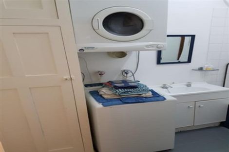 Photo of property in Devonport Apartments, 37/127 Saint Aubyn Street, New Plymouth, 4310