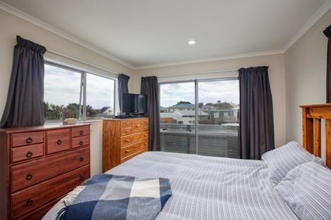 Photo of property in 2a Kapiti Crescent, Titahi Bay, Porirua, 5022