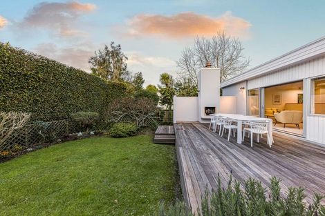 Photo of property in 16 Prestige Place, Castor Bay, Auckland, 0620