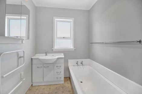 Photo of property in 8 Lydford Place, Spotswood, New Plymouth, 4310