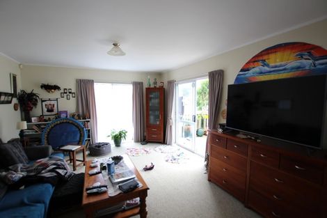 Photo of property in 1/220 Waitemata Drive, Ranui, Auckland, 0612
