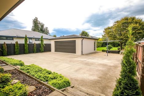 Photo of property in 238 Wainoni Road, Avondale, Christchurch, 8061