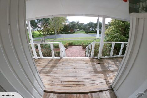 Photo of property in 28 Bertram Road, Kawakawa Bay, Papakura, 2585