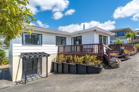 Photo of property in 3 Loughanure Place, Massey, Auckland, 0614