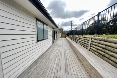 Photo of property in 21 Reserva Crescent, Kumeu, 0810