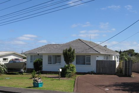 Photo of property in 1/3 Domain Road, Glenfield, Auckland, 0629