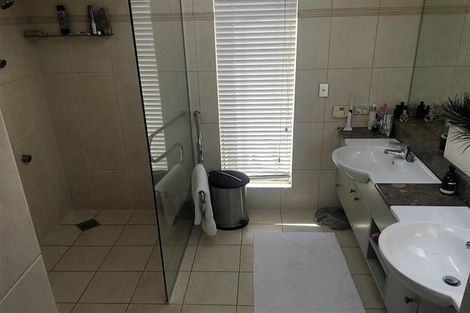 Photo of property in 49a Renoir Street, West Harbour, Auckland, 0618