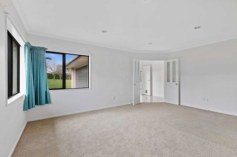 Photo of property in 10 Gleaming Place, Waiuku, 2123
