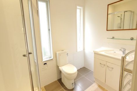 Photo of property in 1/546 Glenfield Road, Glenfield, Auckland, 0629