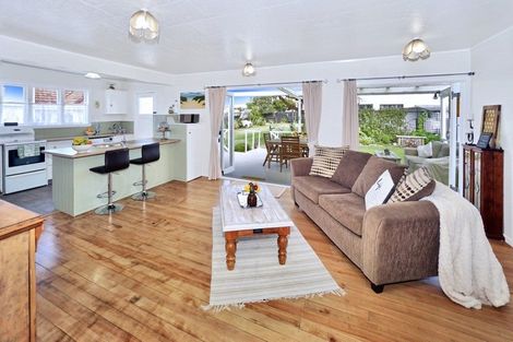 Photo of property in 30 Queen Street, Te Puke, 3119