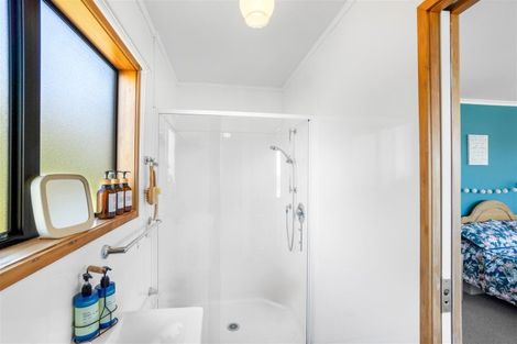 Photo of property in 6 Merehai Place, Snells Beach, 0920