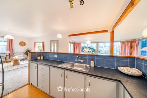Photo of property in 124 Tutere Street, Waikanae Beach, Waikanae, 5036
