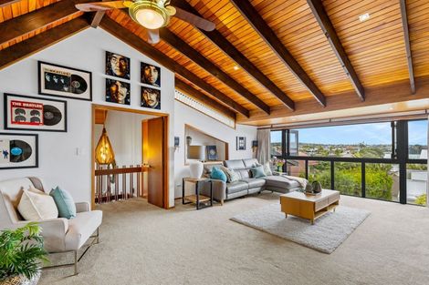 Photo of property in 35 Rothesay Bay Road, Rothesay Bay, Auckland, 0630