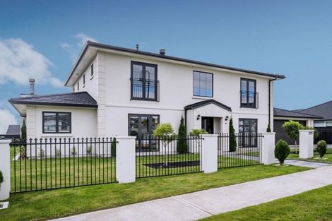 Photo of property in 88 Queen Charlotte Drive, Aotea, Porirua, 5024