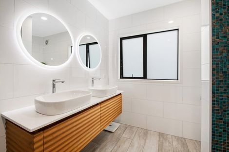 Photo of property in 43 Langton Road, Stanmore Bay, Whangaparaoa, 0932