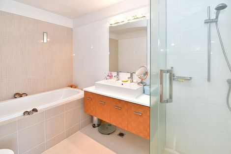 Photo of property in 18 Little Compton Mews, Snells Beach, 0920