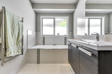 Photo of property in 3 Amokura Crescent, Flagstaff, Hamilton, 3210