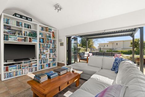 Photo of property in 13 Selwyn Road, Havelock North, 4130