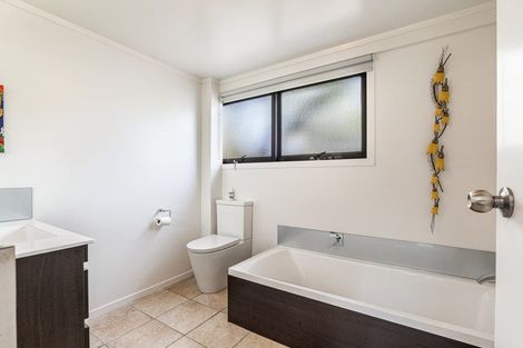 Photo of property in 143 West Harbour Drive, West Harbour, Auckland, 0618