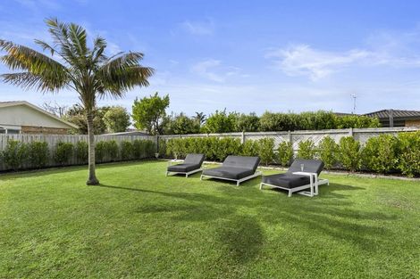 Photo of property in 22 Lakeside Drive, Orewa, 0931