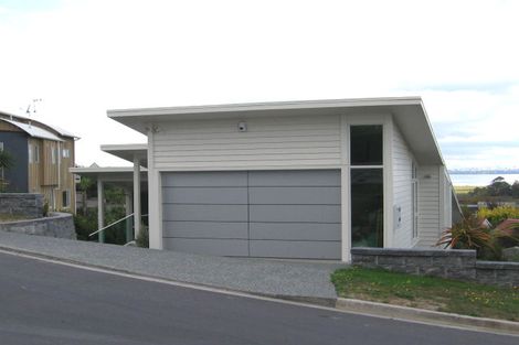 Photo of property in 10 Graceview Way, West Harbour, Auckland, 0618