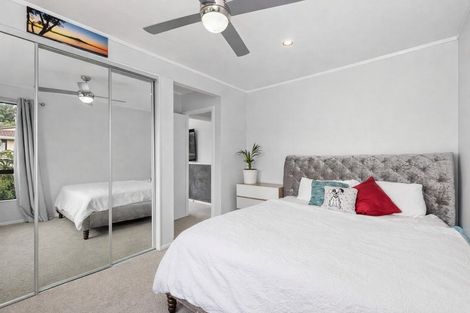 Photo of property in 9 Pohutukawa Avenue, Red Beach, 0932