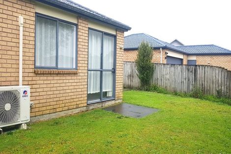 Photo of property in 52 Woodbank Drive, Glen Eden, Auckland, 0602