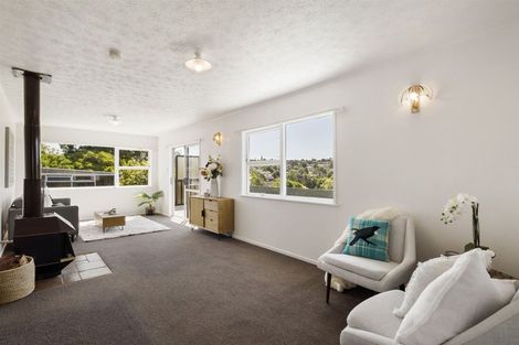 Photo of property in 33 Weatherly Road, Torbay, Auckland, 0630
