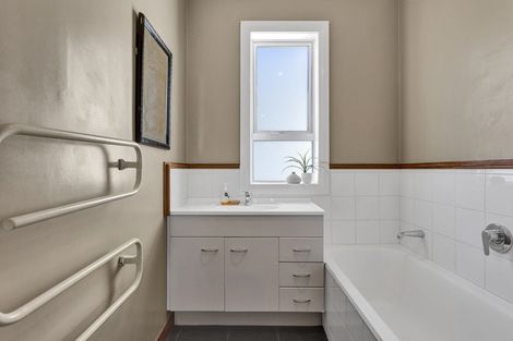 Photo of property in 24 Ngaio Street, Strandon, New Plymouth, 4312