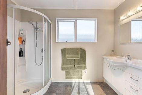 Photo of property in 10 Avon Street, Rongotea, 4476