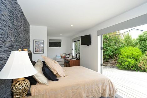 Photo of property in 2 Te Ara Crescent, Diamond Harbour, Lyttelton, 8971